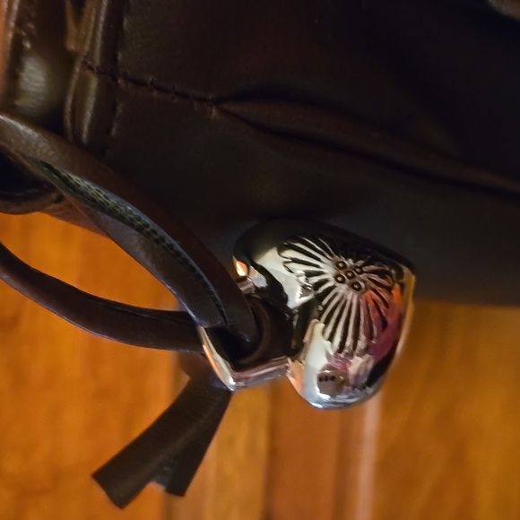 NEW: ALIZ Genuine Leather Purse w/Silver Heart Accents - Picture 5 of 11